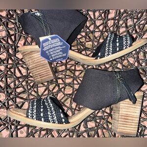 TOMS Black and White Woven Heeled Sandals Size 10